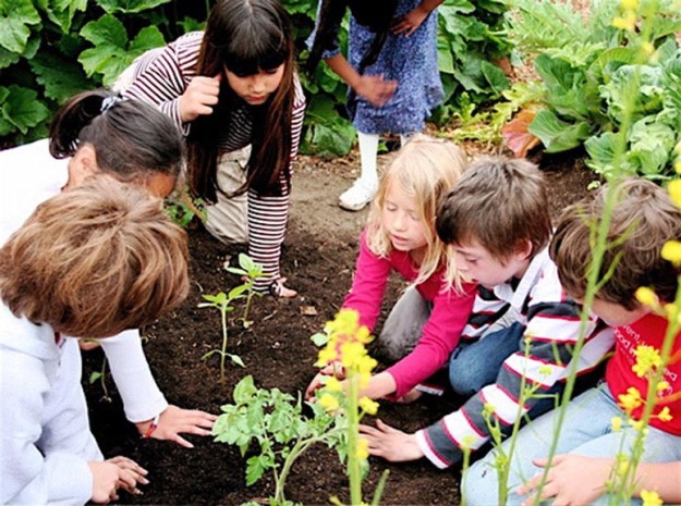 children gardening
